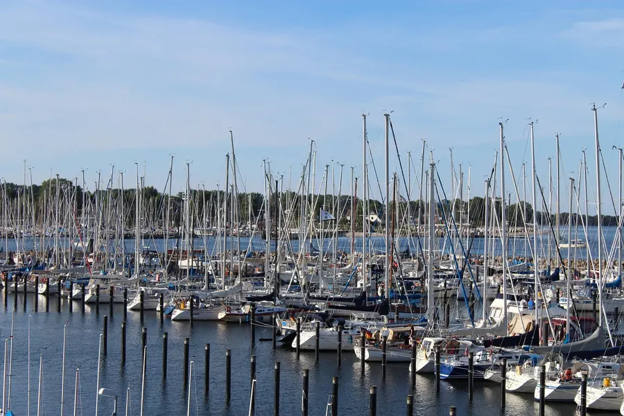Segelboote im Olympiahafen Schilksee